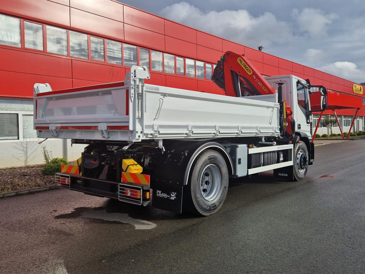 IVECO Eurocargo ML180E32 - Camión volquete: foto 5 IVECO Eurocargo ML180E32 - Camión volquete: foto 5