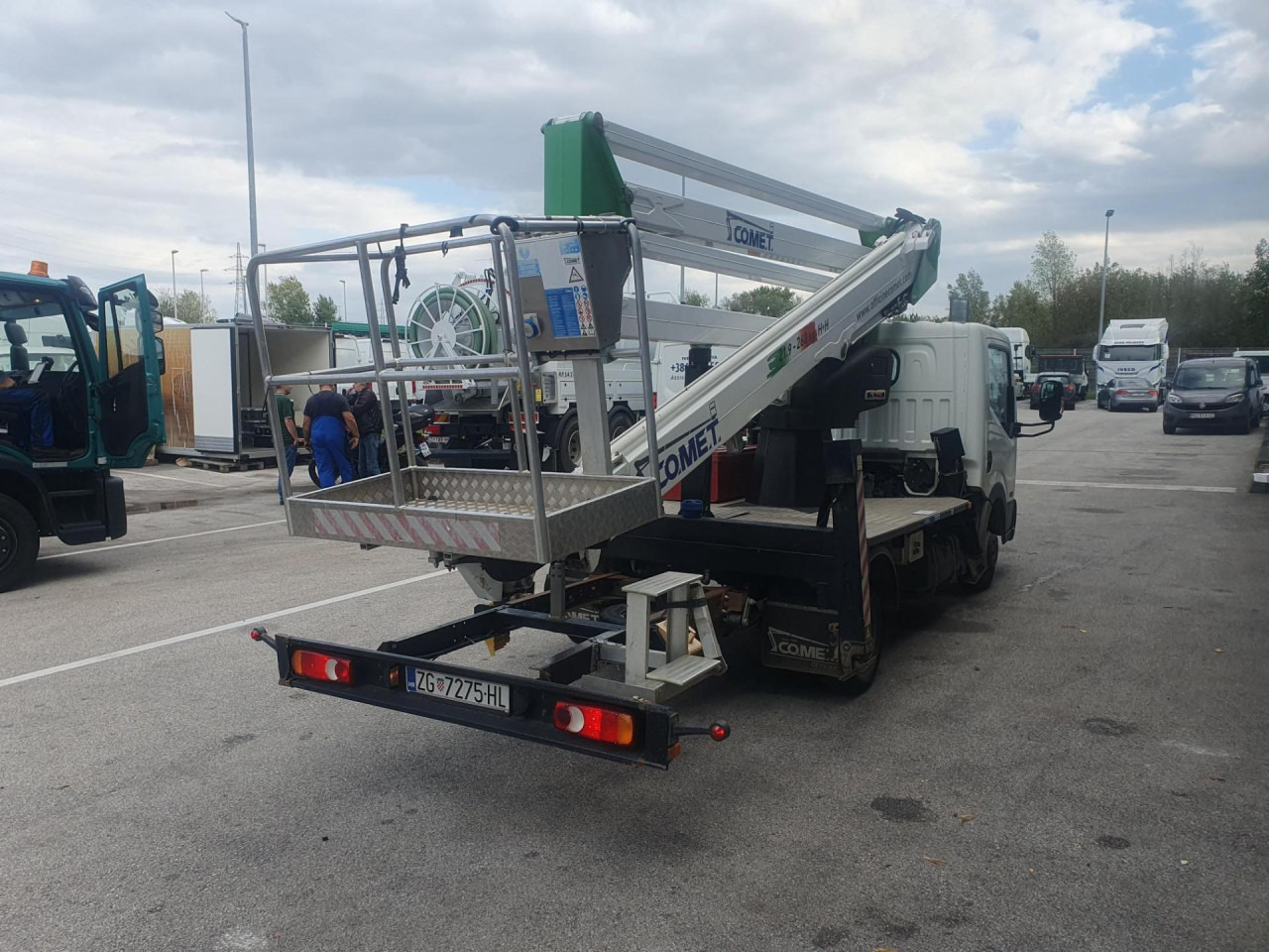 NISSAN Cabstar NT400 - Camión con plataforma elevadora: foto 4 NISSAN Cabstar NT400 - Camión con plataforma elevadora: foto 4