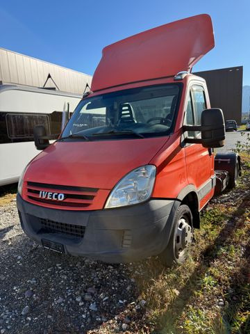 Iveco 50C18 Daily 4x2, E4, ONLY 79600km - Cabeza tractora: foto 1 Iveco 50C18 Daily 4x2, E4, ONLY 79600km - Cabeza tractora: foto 1