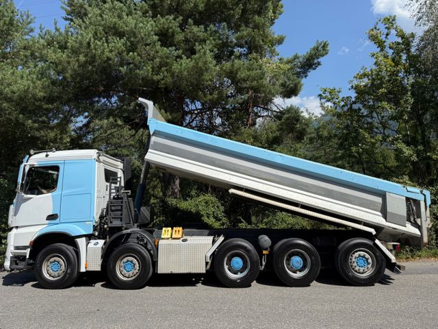 Mercedes-Benz Arocs 4451 10x4, E6, Swiss Kipper, Dumper - Camión volquete: foto 3 Mercedes-Benz Arocs 4451 10x4, E6, Swiss Kipper, Dumper - Camión volquete: foto 3