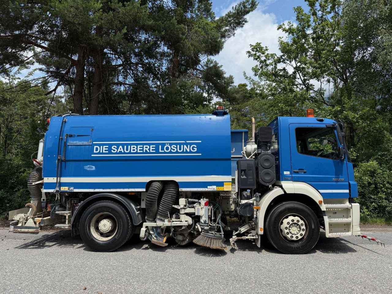Mercedes-Benz Axor 1829 4x2, E5, EPS, RHD, Faun Kehrmaschine - Barredora vial: foto 5 Mercedes-Benz Axor 1829 4x2, E5, EPS, RHD, Faun Kehrmaschine - Barredora vial: foto 5