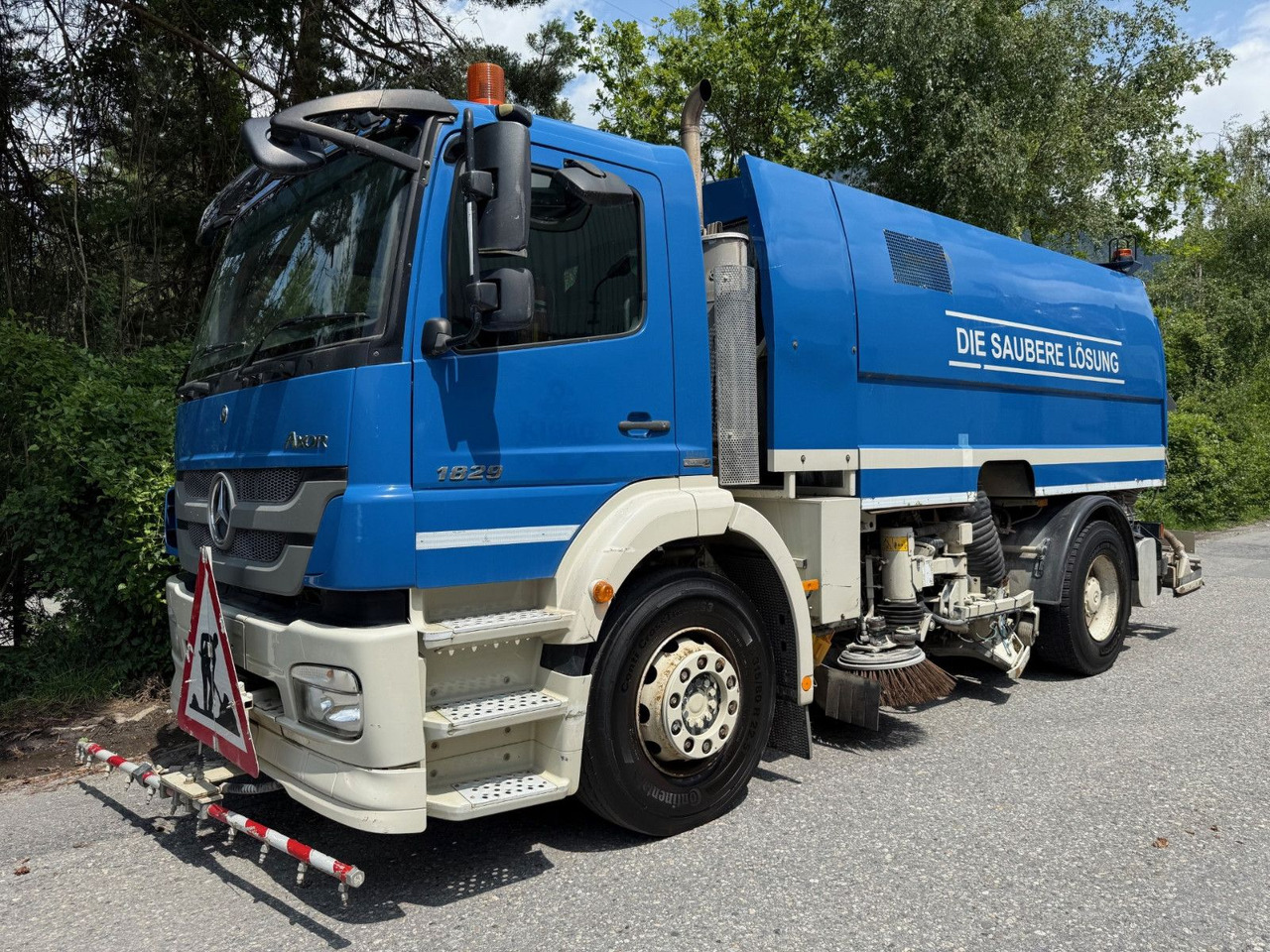 Mercedes-Benz Axor 1829 4x2, E5, EPS, RHD, Faun Kehrmaschine - Barredora vial: foto 2 Mercedes-Benz Axor 1829 4x2, E5, EPS, RHD, Faun Kehrmaschine - Barredora vial: foto 2