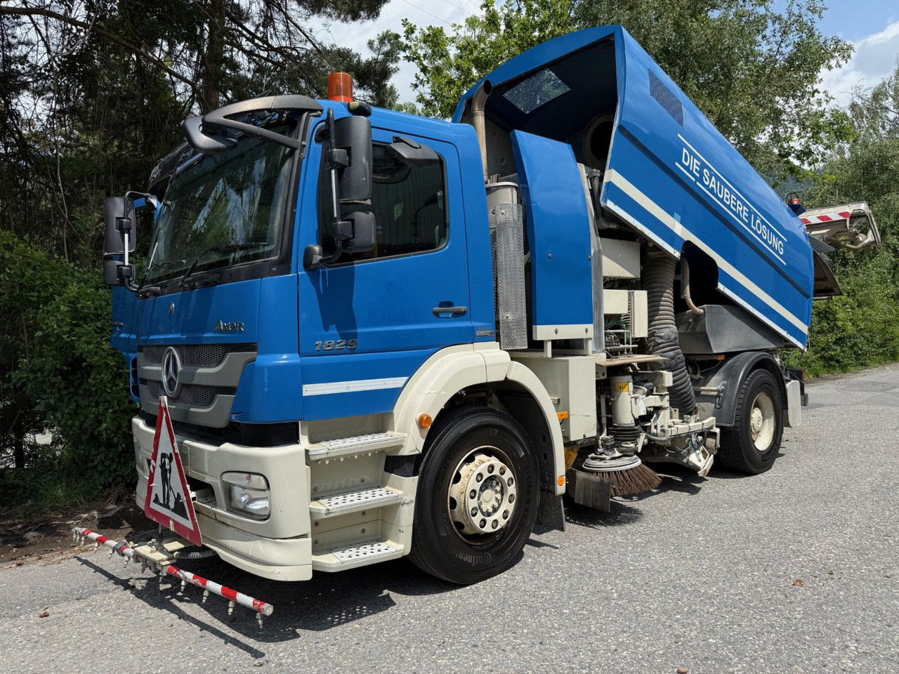 Mercedes-Benz Axor 1829 4x2, E5, EPS, RHD, Faun Kehrmaschine - Barredora vial: foto 1 Mercedes-Benz Axor 1829 4x2, E5, EPS, RHD, Faun Kehrmaschine - Barredora vial: foto 1