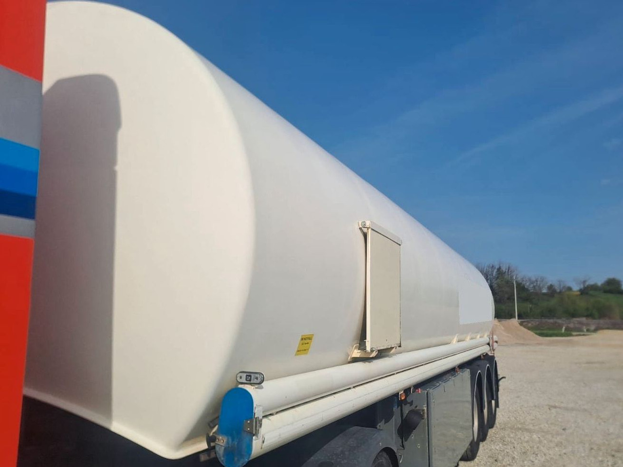 Schrader ADR, Treibstoff Diesel/Benzin, 4 Kammern, Sening Schrader ADR, Treibstoff Diesel/Benzin, 4 Kammern, Sening - Semirremolque cisterna: foto 2 Schrader ADR, Treibstoff Diesel/Benzin, 4 Kammern, Sening Schrader ADR, Treibstoff Diesel/Benzin, 4 Kammern, Sening - Semirremolque cisterna: foto 2