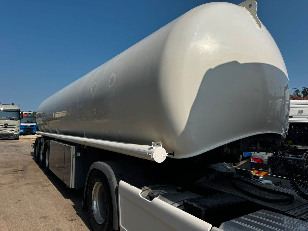Schrader Treibstoff Diesel/Benzin, 4 Kammern, Sening - Semirremolque cisterna: foto 2 Schrader Treibstoff Diesel/Benzin, 4 Kammern, Sening - Semirremolque cisterna: foto 2