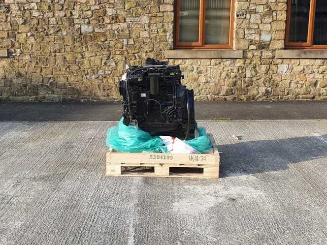 Cummins B6.7 engine unused 6 cylinder CM2450 ECU QSB - Motor para Maquinaria de construcción: foto 4 Cummins B6.7 engine unused 6 cylinder CM2450 ECU QSB - Motor para Maquinaria de construcción: foto 4