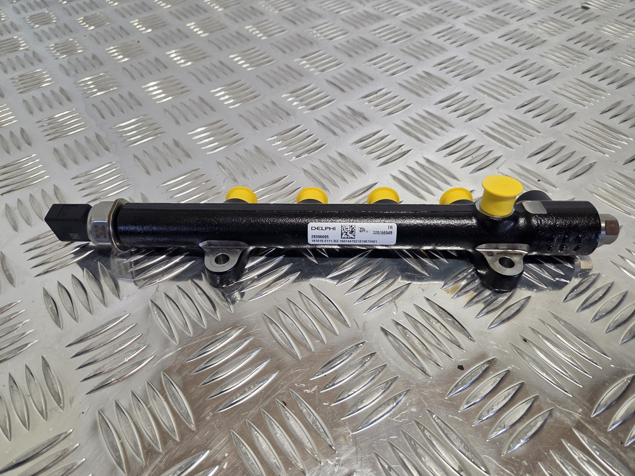 Delphi 28396695 GENUINE Fuel Rail JCB 320/A6548 NEW - Motor y piezas para Maquinaria de construcción: foto 1 Delphi 28396695 GENUINE Fuel Rail JCB 320/A6548 NEW - Motor y piezas para Maquinaria de construcción: foto 1