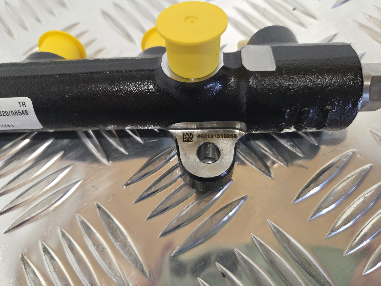 Delphi 28396695 GENUINE Fuel Rail JCB 320/A6548 NEW - Motor y piezas para Maquinaria de construcción: foto 2 Delphi 28396695 GENUINE Fuel Rail JCB 320/A6548 NEW - Motor y piezas para Maquinaria de construcción: foto 2