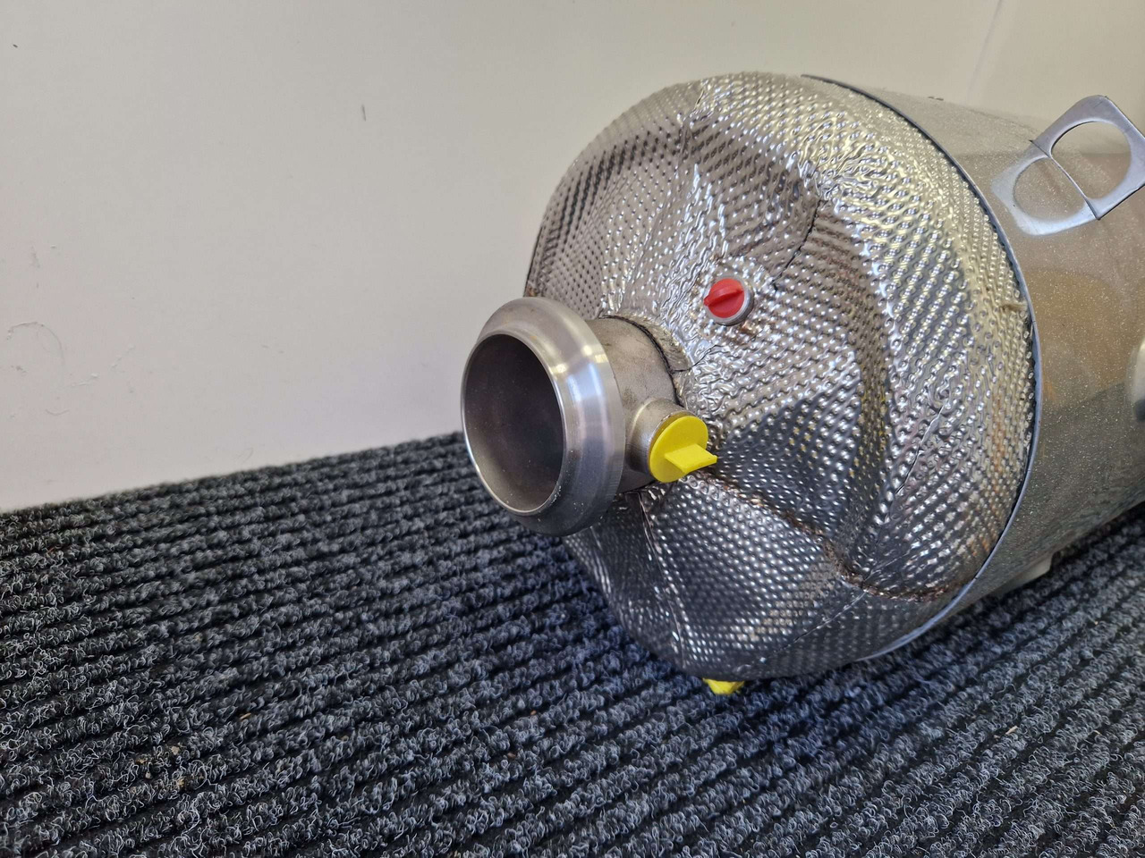 Exhaust silencer JCB 320/B6251 SCR Adblue - Motor y piezas para Maquinaria de construcción: foto 4 Exhaust silencer JCB 320/B6251 SCR Adblue - Motor y piezas para Maquinaria de construcción: foto 4