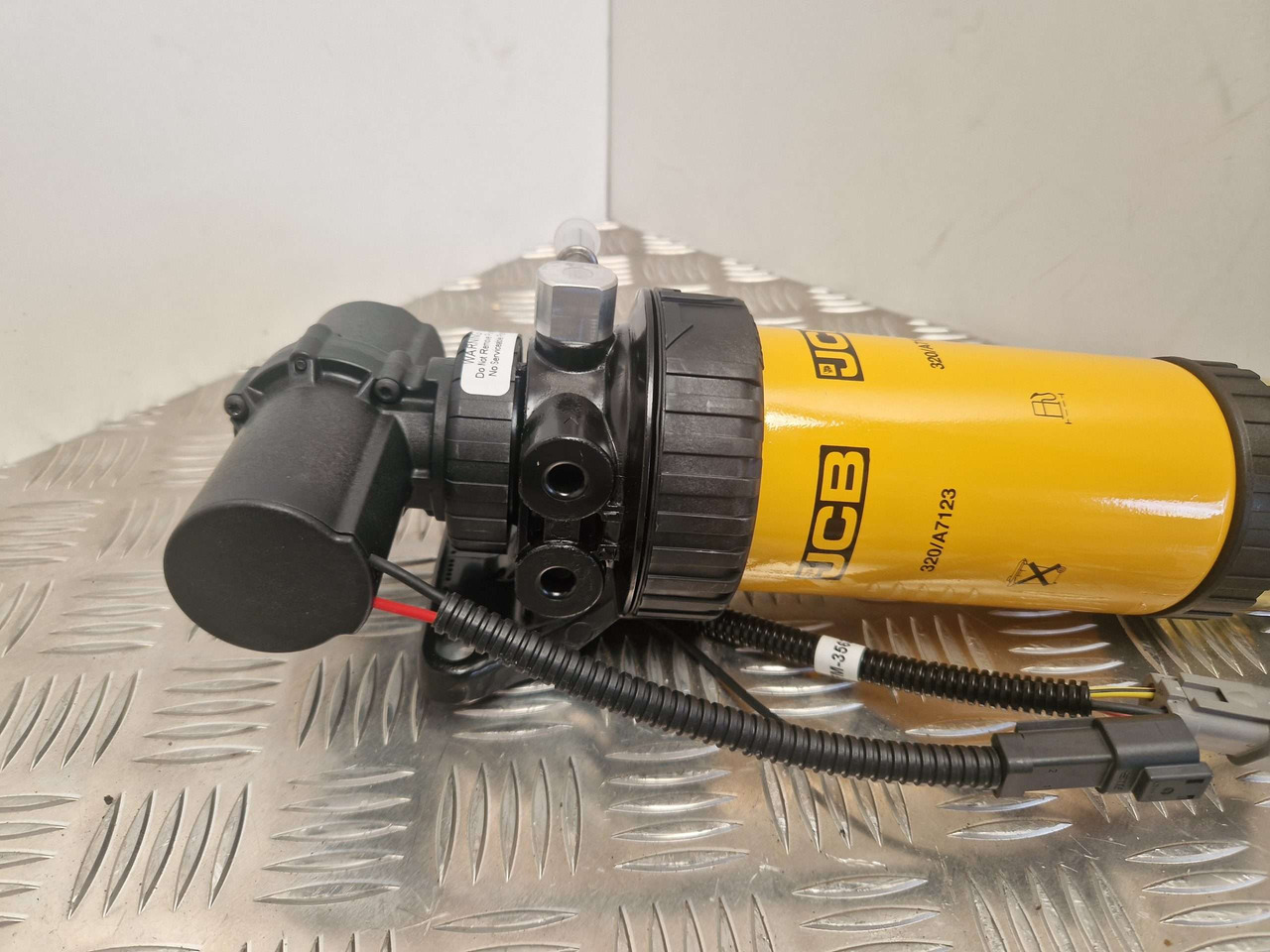 Fuel Filter lift pump genuine JCB 320/A7046 320/A7087 333/C3351 - Motor y piezas para Maquinaria de construcción: foto 2 Fuel Filter lift pump genuine JCB 320/A7046 320/A7087 333/C3351 - Motor y piezas para Maquinaria de construcción: foto 2