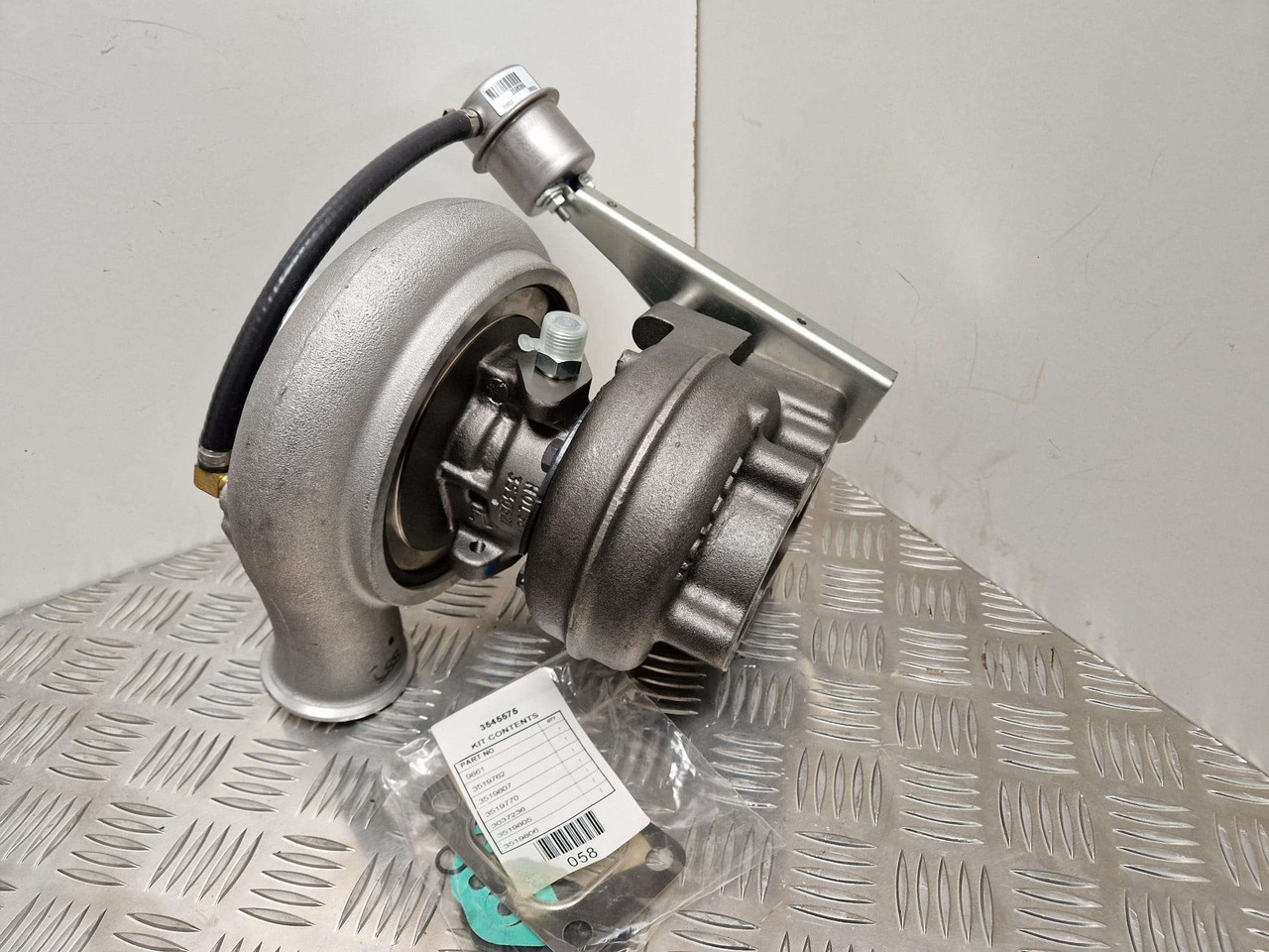 Iveco Generator Turbocharger Holset 4043994 - Motor y piezas para Maquinaria de construcción: foto 3 Iveco Generator Turbocharger Holset 4043994 - Motor y piezas para Maquinaria de construcción: foto 3