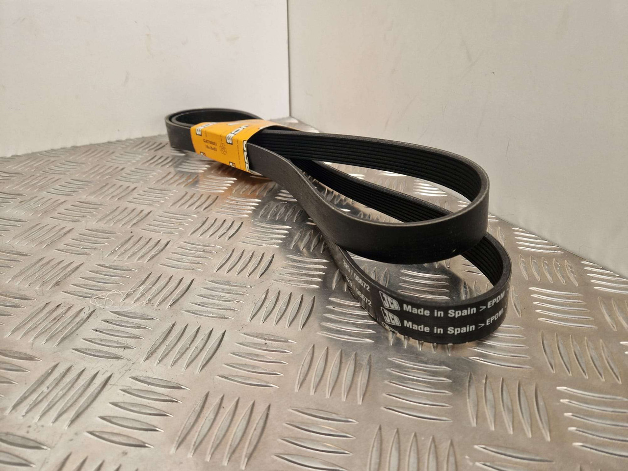 JCB 2079mm drive belt JS130 JS145 JS220 320/08672 - Motor y piezas para Maquinaria de construcción: foto 2 JCB 2079mm drive belt JS130 JS145 JS220 320/08672 - Motor y piezas para Maquinaria de construcción: foto 2