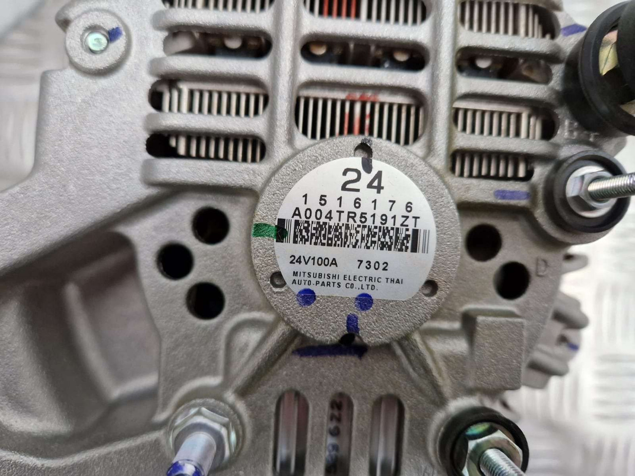 Scania Alternator 1516176 1774592 - Motor y piezas para Maquinaria de construcción: foto 3 Scania Alternator 1516176 1774592 - Motor y piezas para Maquinaria de construcción: foto 3