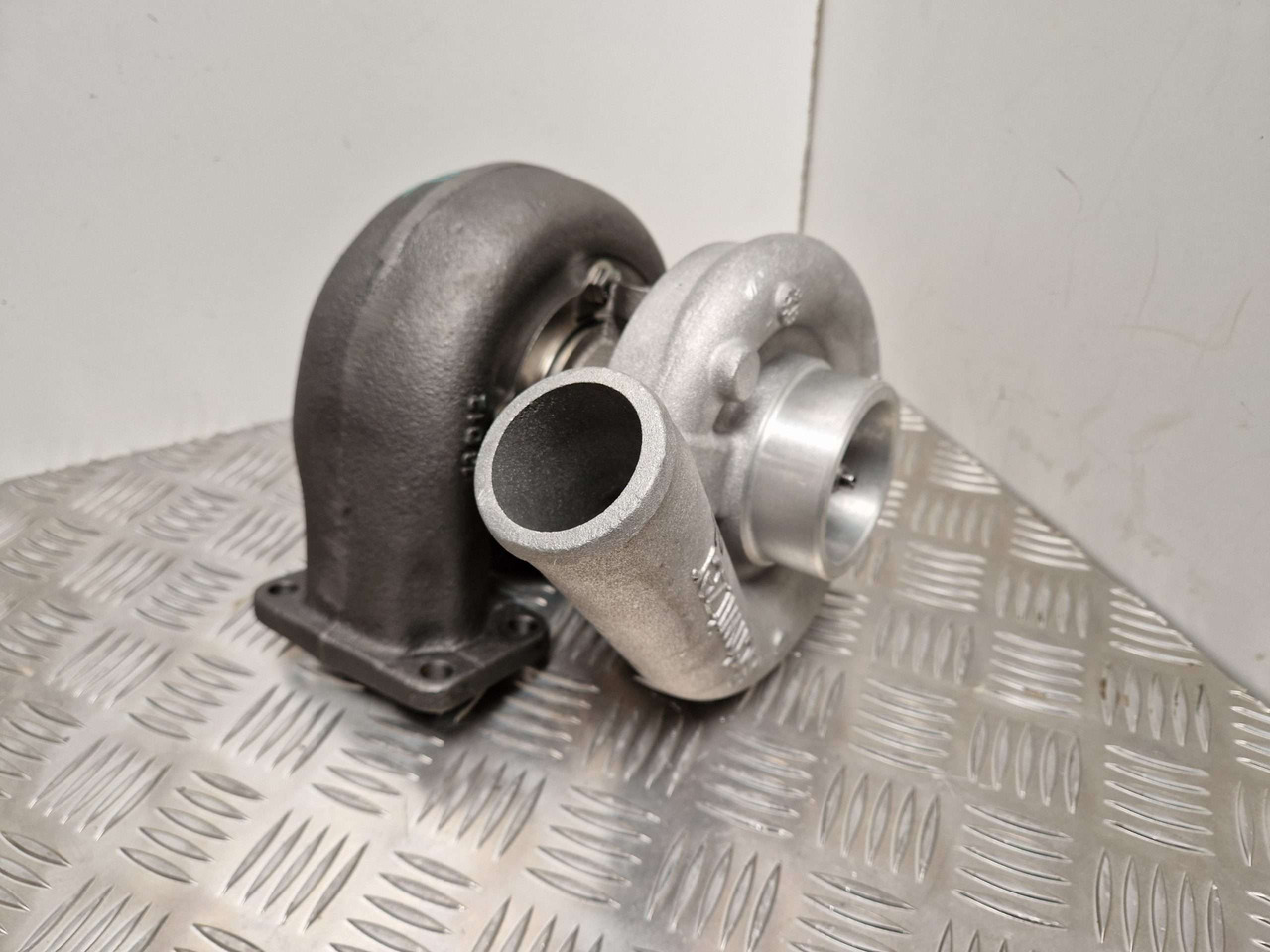 Sisu 634 Turbo 02/950380 DSRAG BorgWarner manufactured. - Motor y piezas para Maquinaria de construcción: foto 2 Sisu 634 Turbo 02/950380 DSRAG BorgWarner manufactured. - Motor y piezas para Maquinaria de construcción: foto 2