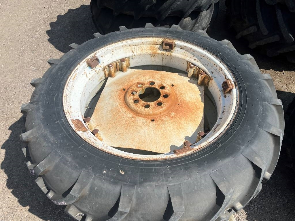 Alliance 13,6-38 Däck På Ford fälg - Neumático para Maquinaria agrícola: foto 3 Alliance 13,6-38 Däck På Ford fälg - Neumático para Maquinaria agrícola: foto 3