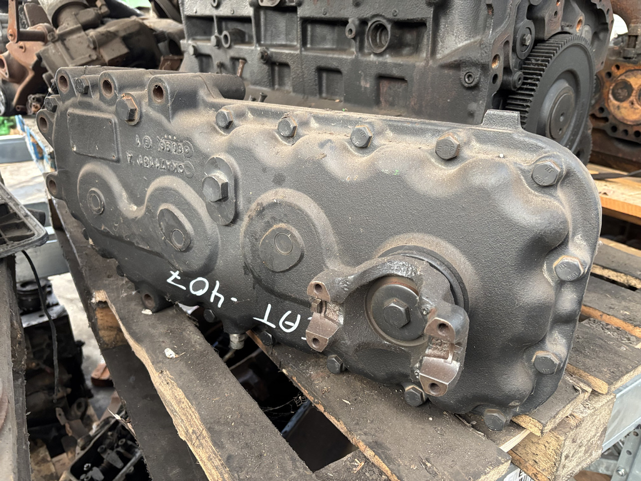 CAT Caterpillar 407 Skrzynia Pośrednia Skrzynia Rozdzielająca Napęd - Transmisión para Maquinaria agrícola: foto 1 CAT Caterpillar 407 Skrzynia Pośrednia Skrzynia Rozdzielająca Napęd - Transmisión para Maquinaria agrícola: foto 1
