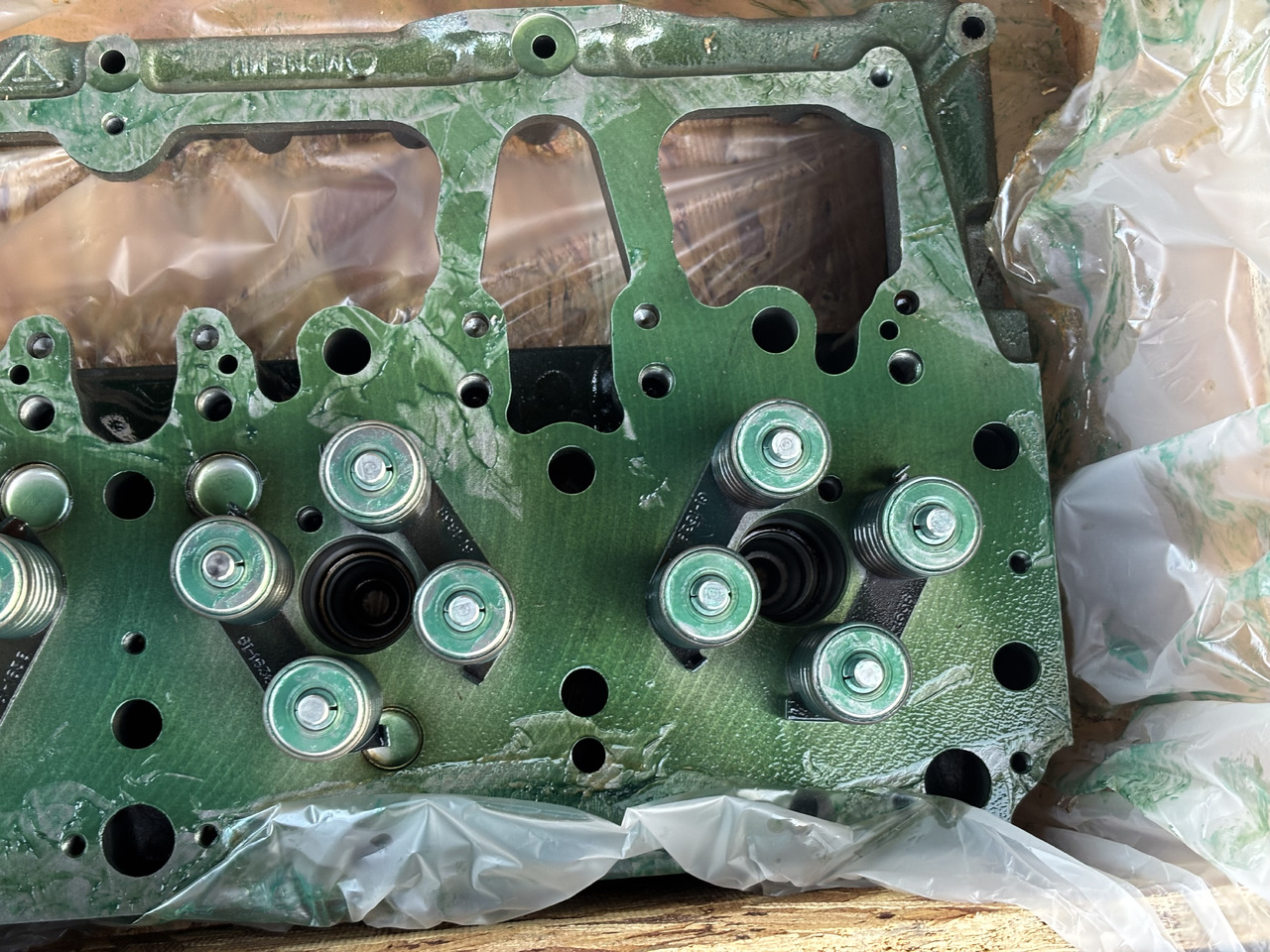 CAT Caterpillar C12 - głowica silnika kompletna NOWA 148-2134 3176C 3196 - Motor y piezas para Maquinaria de construcción: foto 4 CAT Caterpillar C12 - głowica silnika kompletna NOWA 148-2134 3176C 3196 - Motor y piezas para Maquinaria de construcción: foto 4