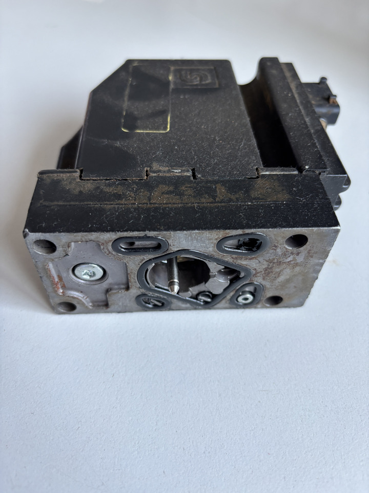 Cewka elektrozawór Danfoss 11093877 11235797 PVG32 - Sistema eléctrico para Maquinaria agrícola: foto 3 Cewka elektrozawór Danfoss 11093877 11235797 PVG32 - Sistema eléctrico para Maquinaria agrícola: foto 3