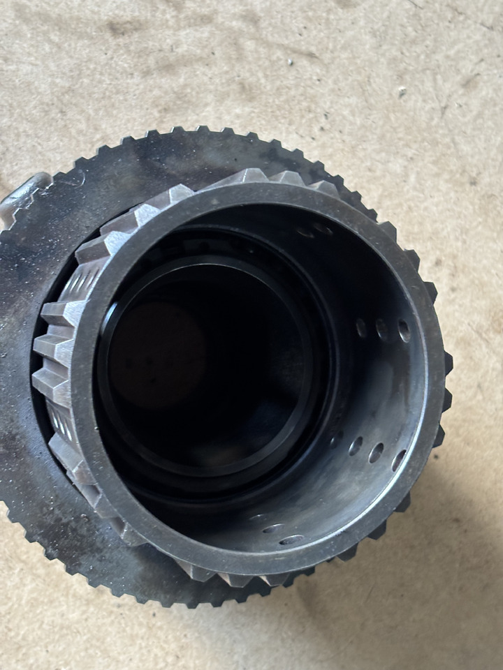 Claas Axion 830 Kosz sprzęgłowy, Obudowa łożyska, koło tryb 00 1134 326 0 00 1134 323 0 - Embrague y piezas para Maquinaria agrícola: foto 3 Claas Axion 830 Kosz sprzęgłowy, Obudowa łożyska, koło tryb 00 1134 326 0 00 1134 323 0 - Embrague y piezas para Maquinaria agrícola: foto 3