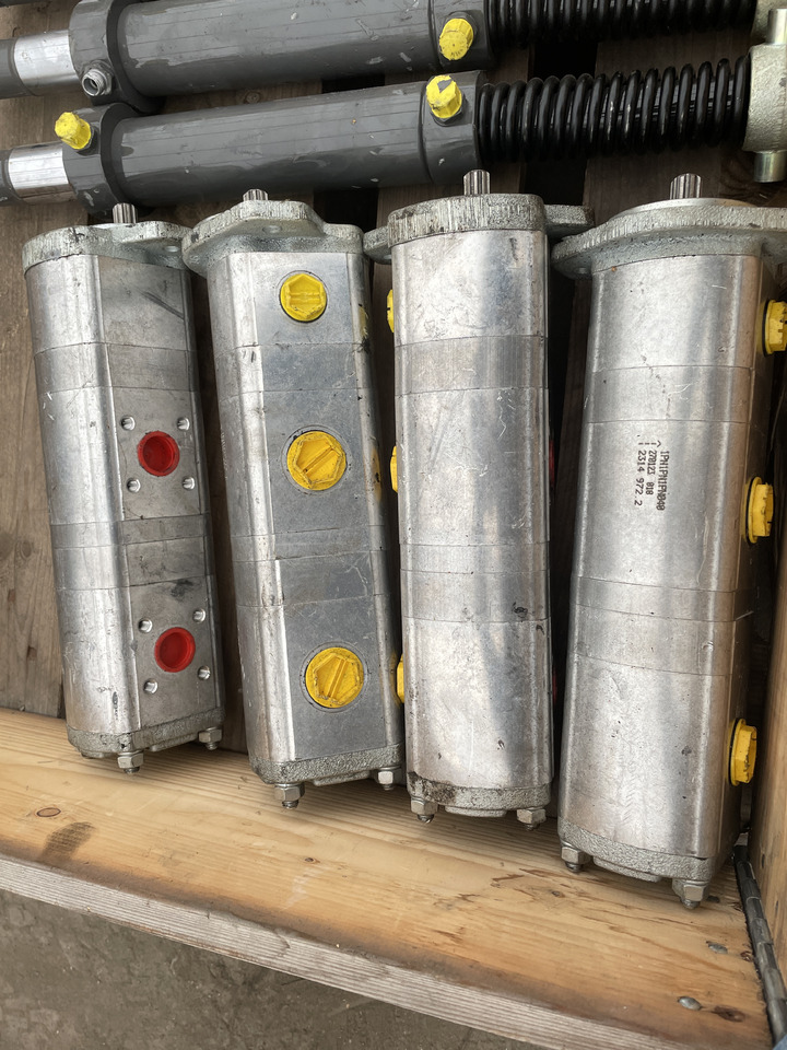 Claas Trion - pompa zębata hydrauliczna 0023149723 0023149722 - Bomba hidráulica para Maquinaria agrícola: foto 1 Claas Trion - pompa zębata hydrauliczna 0023149723 0023149722 - Bomba hidráulica para Maquinaria agrícola: foto 1