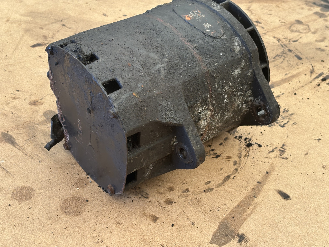 Cummins 8.3 6CT 6CTA 6CTAA Alternator 24V 75A USA REMY 19011210 - Alternador para Maquinaria agrícola: foto 2 Cummins 8.3 6CT 6CTA 6CTAA Alternator 24V 75A USA REMY 19011210 - Alternador para Maquinaria agrícola: foto 2