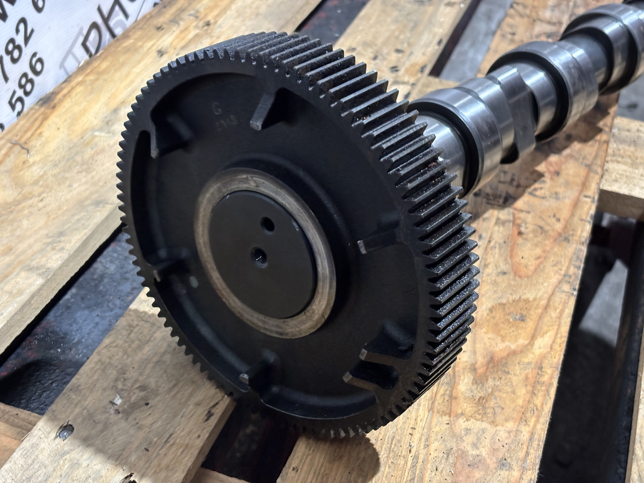 DEUTZ 04909276 04901003 04902099 TCD2013L64V Wałek Rozrządu - Árbol de levas para Maquinaria agrícola: foto 1 DEUTZ 04909276 04901003 04902099 TCD2013L64V Wałek Rozrządu - Árbol de levas para Maquinaria agrícola: foto 1