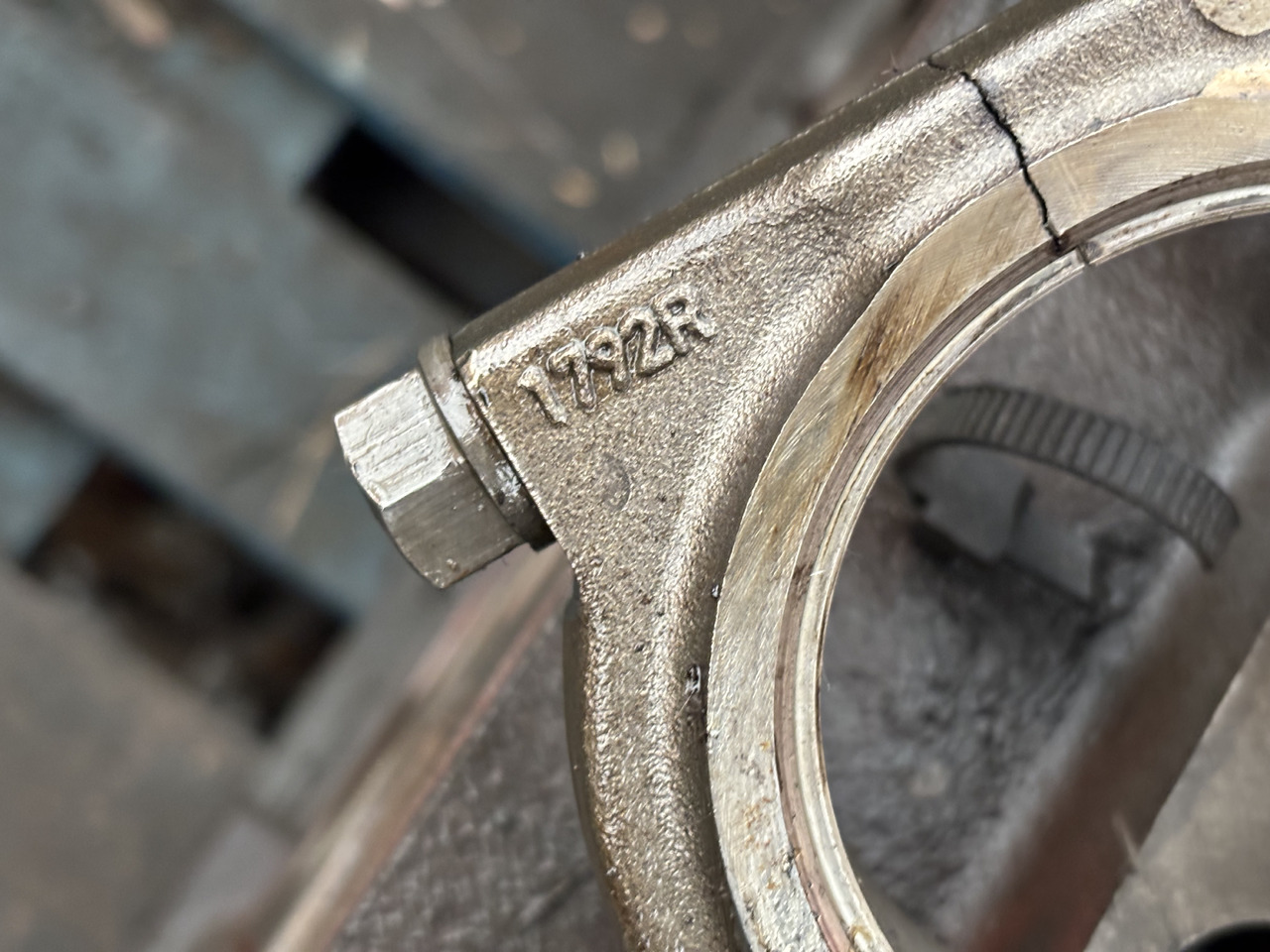 Deutz 04901791 Korbowód Korbowody 1792R - Biela para Maquinaria de construcción: foto 3 Deutz 04901791 Korbowód Korbowody 1792R - Biela para Maquinaria de construcción: foto 3