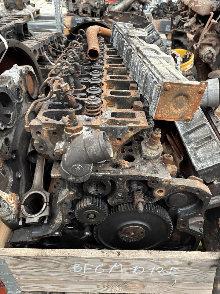 Deutz BF6M1012E Silnik Blok Pokrywa CZĘŚCI - Motor y piezas para Maquinaria de construcción: foto 1 Deutz BF6M1012E Silnik Blok Pokrywa CZĘŚCI - Motor y piezas para Maquinaria de construcción: foto 1