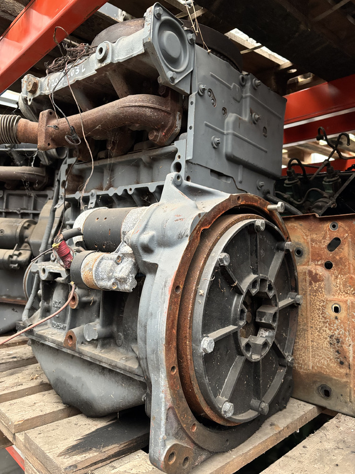 Deutz D2011L03 D 2011 L 03 36 kW (49,0 KM) Silnik Blok CZĘŚCI - Motor y piezas para Maquinaria de construcción: foto 2 Deutz D2011L03 D 2011 L 03 36 kW (49,0 KM) Silnik Blok CZĘŚCI - Motor y piezas para Maquinaria de construcción: foto 2