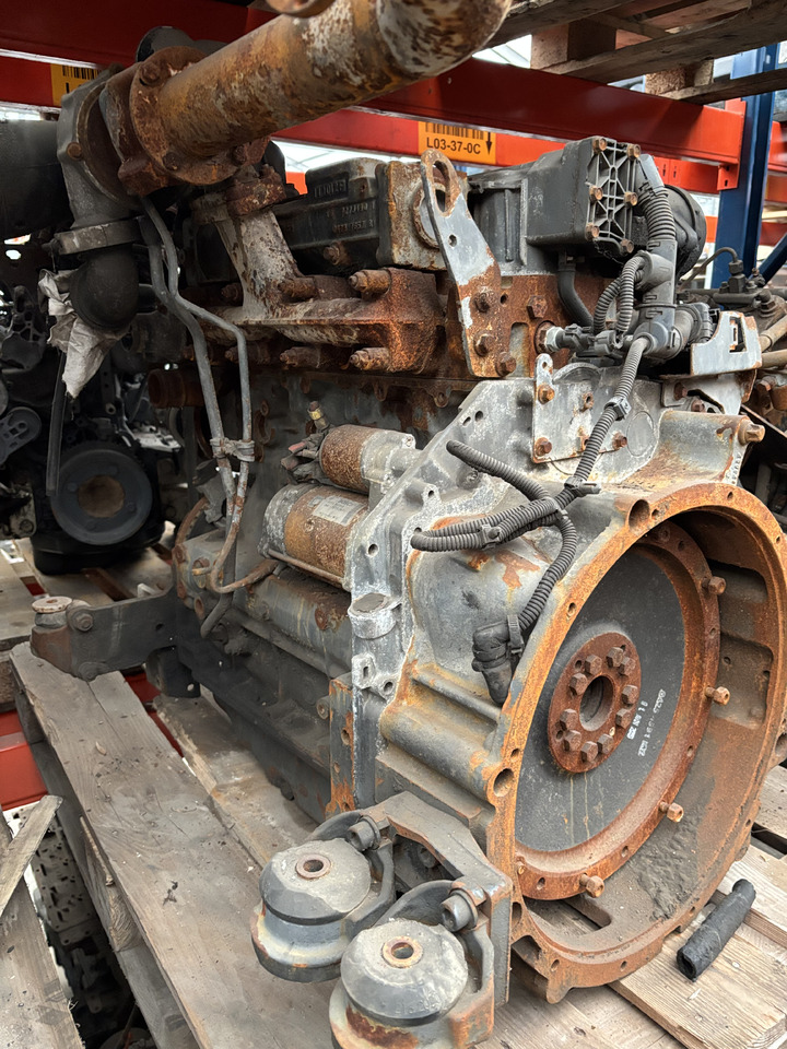 Deutz TCD3.6 L4 TCD3.6 L4 Silnik Blok Kolektor CZĘŚCI 7273490 - Motor y piezas: foto 3 Deutz TCD3.6 L4 TCD3.6 L4 Silnik Blok Kolektor CZĘŚCI 7273490 - Motor y piezas: foto 3