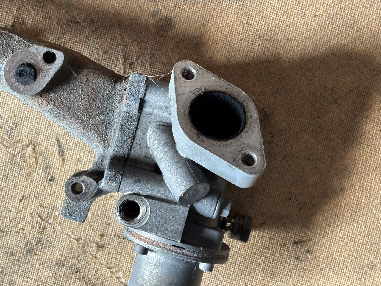 Deutz TD2011 D2011 D2011L04W Kolektor 04300065 04300065R - Colector de escape: foto 1 Deutz TD2011 D2011 D2011L04W Kolektor 04300065 04300065R - Colector de escape: foto 1