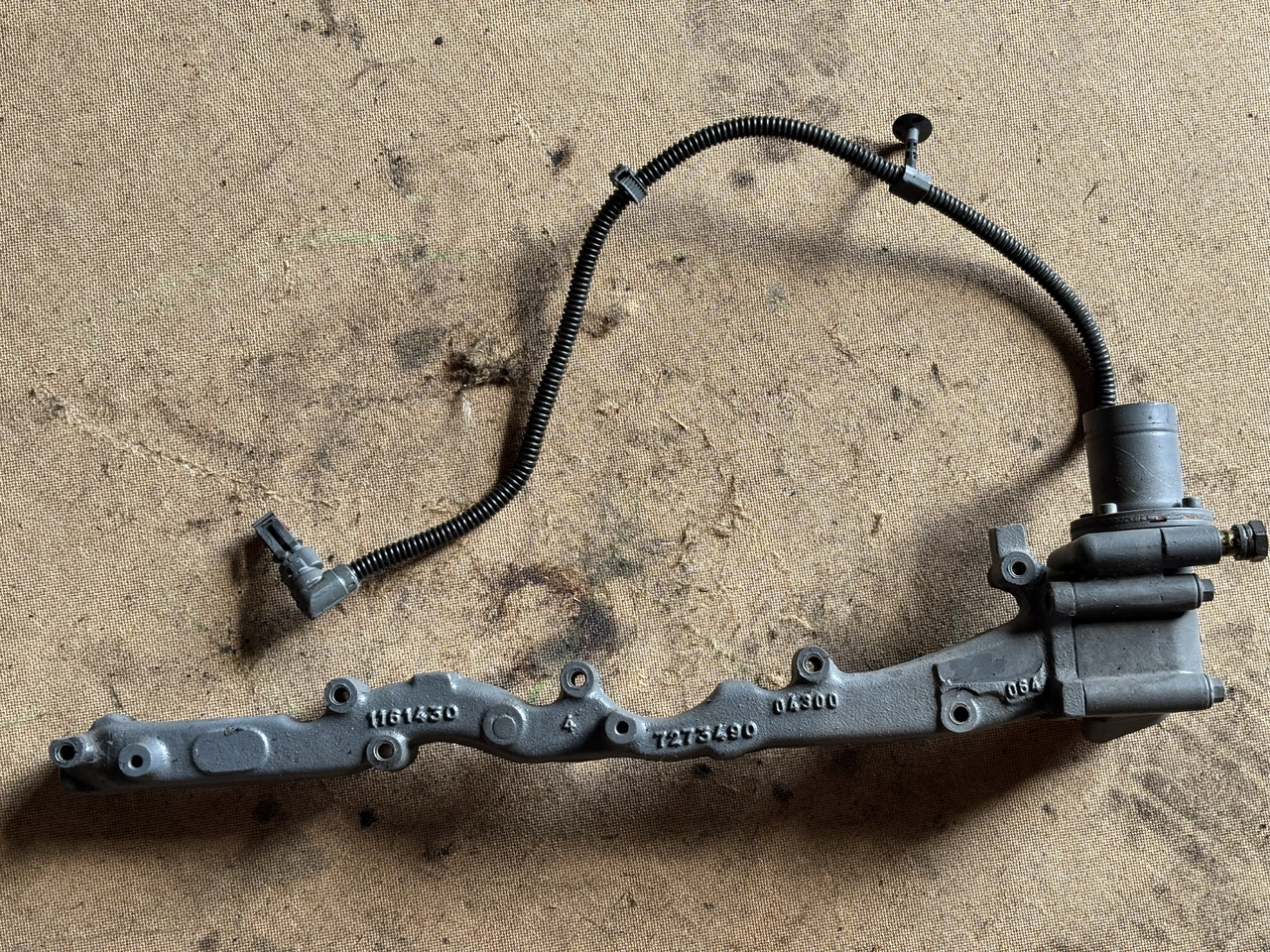 Deutz TD2011 D2011 D2011L04W Kolektor 04300065 04300065R - Colector de escape: foto 4 Deutz TD2011 D2011 D2011L04W Kolektor 04300065 04300065R - Colector de escape: foto 4