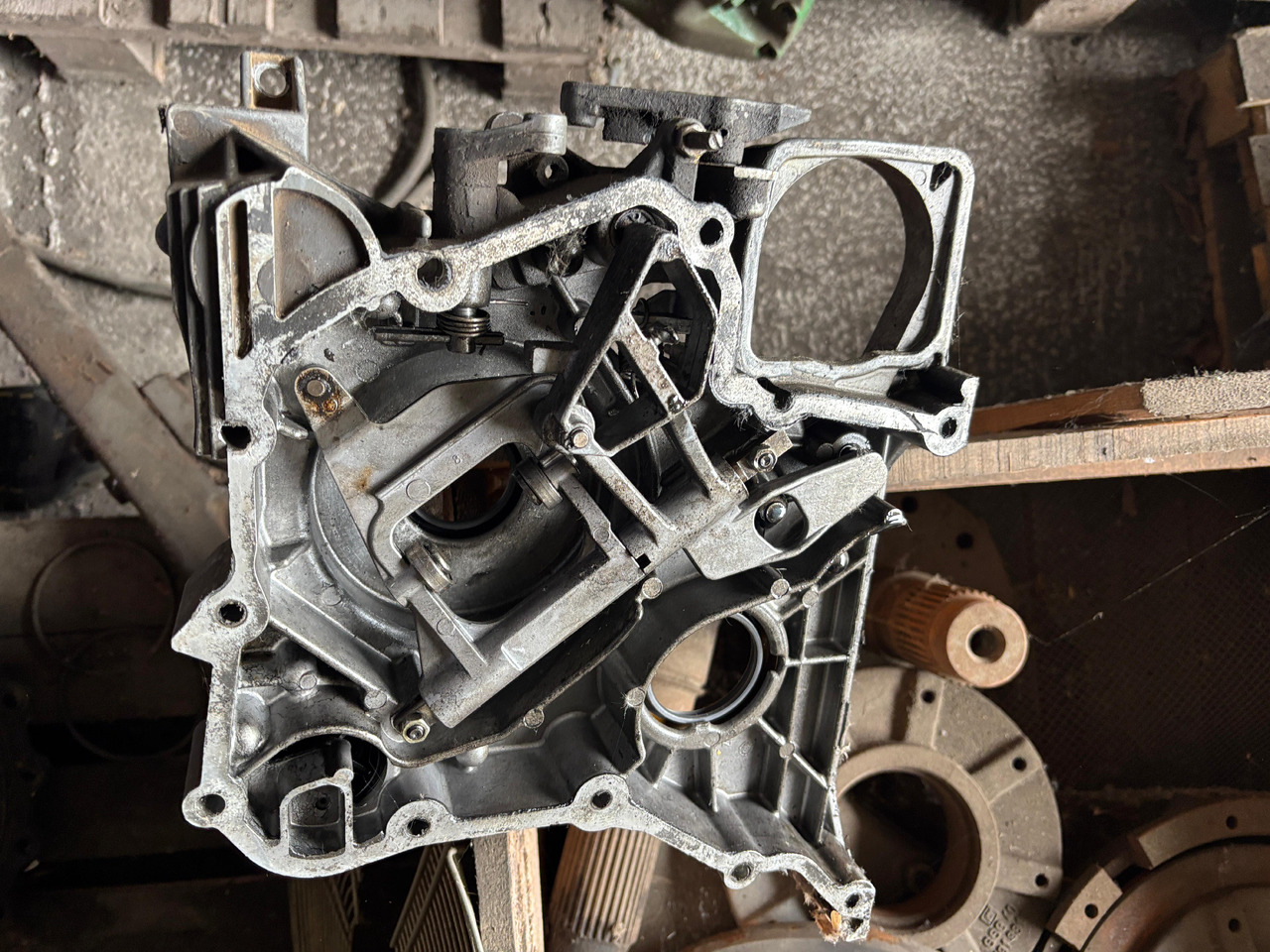 Deutz TD2011 D2011 D2011L04W Obudowa Rozrządu 04281001 04281001R - Motor y piezas: foto 1 Deutz TD2011 D2011 D2011L04W Obudowa Rozrządu 04281001 04281001R - Motor y piezas: foto 1