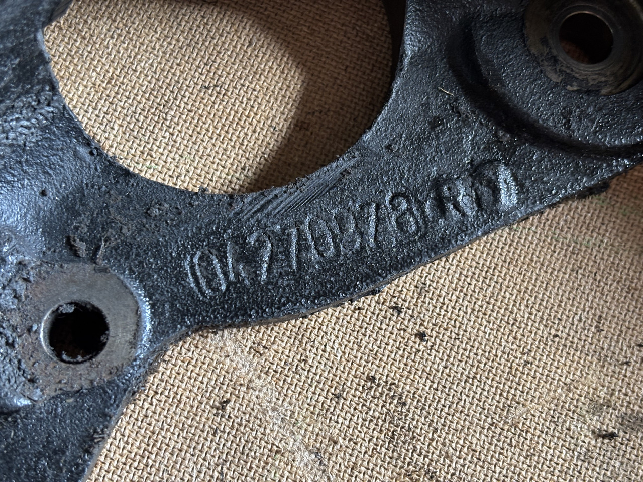 Deutz TD2011 D2011 D2011L04W Obudowa dzwonu koła zamachowego 04270978 - Volante de inercia: foto 2 Deutz TD2011 D2011 D2011L04W Obudowa dzwonu koła zamachowego 04270978 - Volante de inercia: foto 2