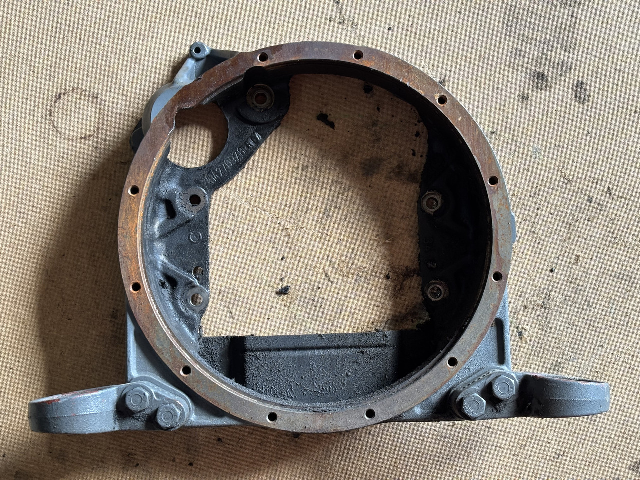 Deutz TD2011 D2011 D2011L04W Obudowa dzwonu koła zamachowego 04270978 - Volante de inercia: foto 1 Deutz TD2011 D2011 D2011L04W Obudowa dzwonu koła zamachowego 04270978 - Volante de inercia: foto 1