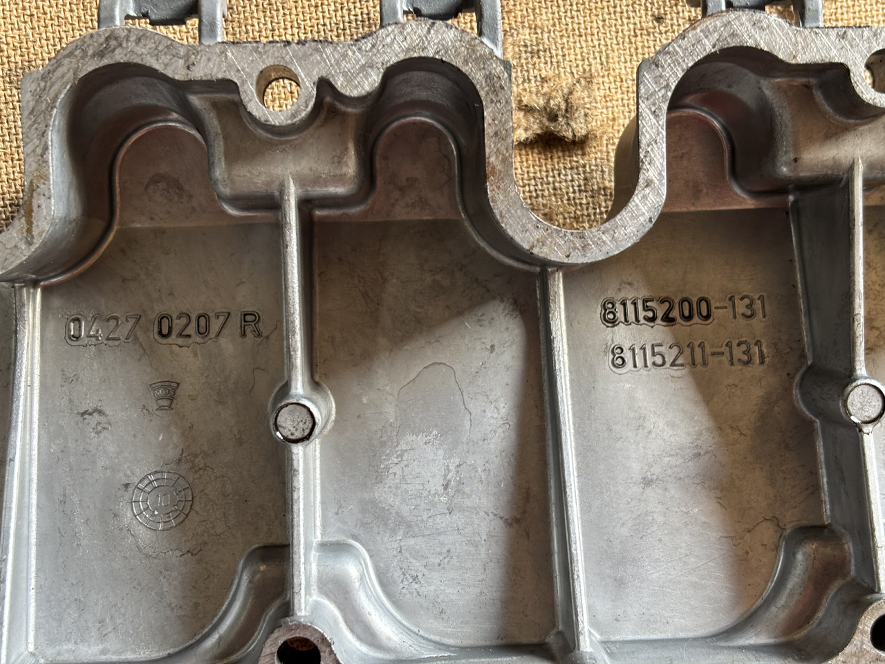 Deutz TD2011 D2011 D2011L04W Pokrywa Zaworów 04270207 - Motor y piezas: foto 1 Deutz TD2011 D2011 D2011L04W Pokrywa Zaworów 04270207 - Motor y piezas: foto 1