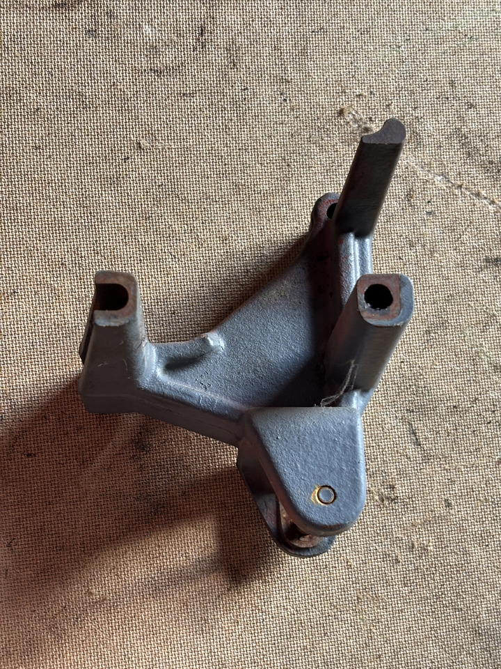 Deutz TD2011 D2011 D2011L04W Uchwyt Alternatora 04102472 04102472R - Alternador para Maquinaria agrícola: foto 3 Deutz TD2011 D2011 D2011L04W Uchwyt Alternatora 04102472 04102472R - Alternador para Maquinaria agrícola: foto 3