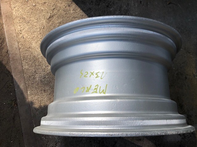 Felga 13x24 Merlo - Llanta para Equipo de manutención: foto 2 Felga 13x24 Merlo - Llanta para Equipo de manutención: foto 2