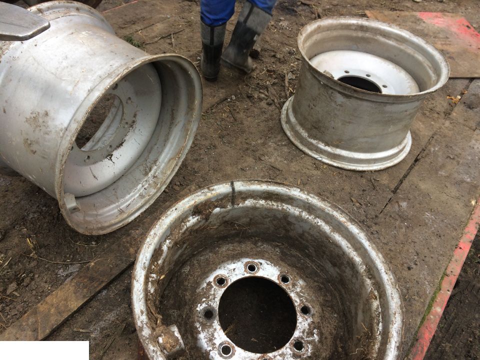 Felga Manitou Merlo 15x24 - Llanta para Equipo de manutención: foto 2 Felga Manitou Merlo 15x24 - Llanta para Equipo de manutención: foto 2