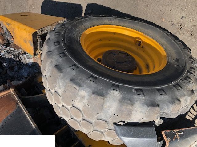 Felgi Jcb 16x24 - Llanta para Equipo de manutención: foto 3 Felgi Jcb 16x24 - Llanta para Equipo de manutención: foto 3