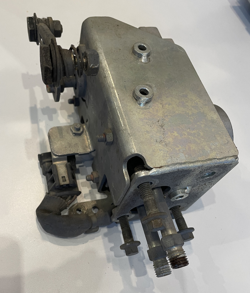 Fendt Deutz 926 936 TCD2013L064V - aktuator sterownik EGR 04504250 - Motor y piezas para Maquinaria agrícola: foto 2 Fendt Deutz 926 936 TCD2013L064V - aktuator sterownik EGR 04504250 - Motor y piezas para Maquinaria agrícola: foto 2
