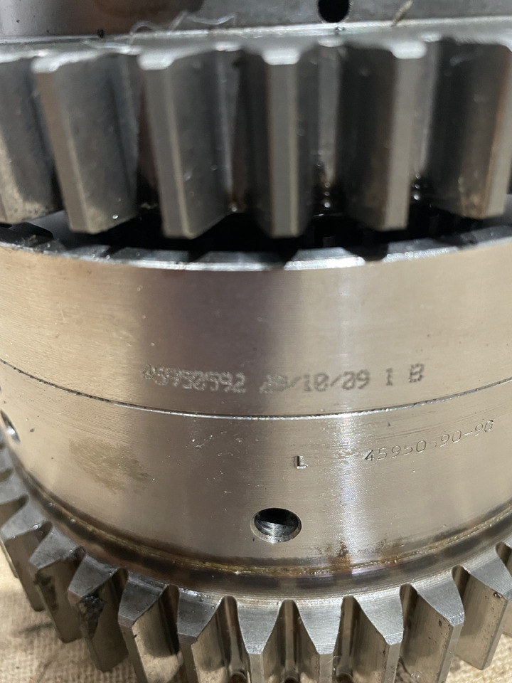 JCB Fastrac - kosz skrzyni biegów 459/50592 - Caja de cambios y piezas para Tractor: foto 2 JCB Fastrac - kosz skrzyni biegów 459/50592 - Caja de cambios y piezas para Tractor: foto 2