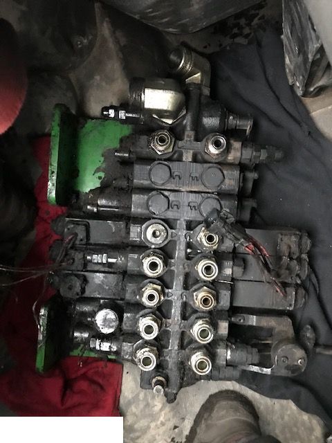 John Deere 3215 - Rozdzielacz - Válvula hidráulica para Maquinaria agrícola: foto 1 John Deere 3215 - Rozdzielacz - Válvula hidráulica para Maquinaria agrícola: foto 1