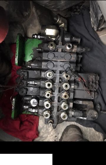 John Deere 3400 - Rozdzielacz - Válvula hidráulica para Manipulador telescópico: foto 5 John Deere 3400 - Rozdzielacz - Válvula hidráulica para Manipulador telescópico: foto 5