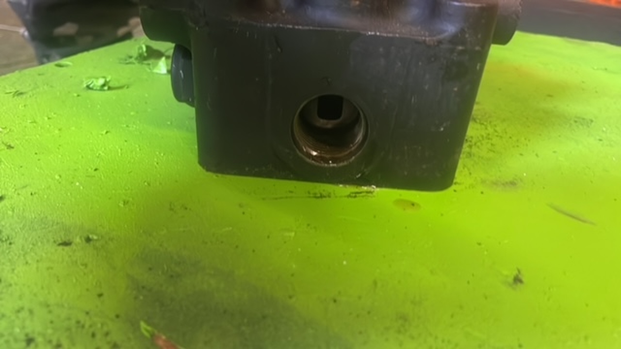 John Deere 4400 , 4500 Matbtro ts270 ts 280 zawór pierwszeństwa , zawór priorytetu - Válvula hidráulica para Maquinaria agrícola: foto 5 John Deere 4400 , 4500 Matbtro ts270 ts 280 zawór pierwszeństwa , zawór priorytetu - Válvula hidráulica para Maquinaria agrícola: foto 5