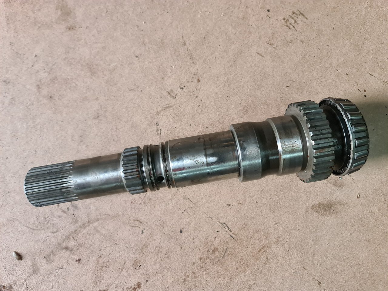 John Deere 4650, 4850 Wał Skrzyni Biegów z Pierścieniem R119550 JD9002 - Palier para Maquinaria agrícola: foto 1 John Deere 4650, 4850 Wał Skrzyni Biegów z Pierścieniem R119550 JD9002 - Palier para Maquinaria agrícola: foto 1