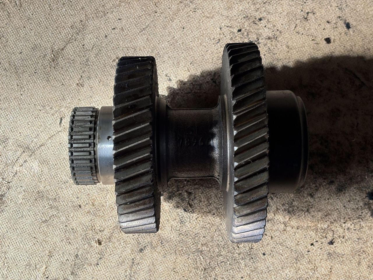 John Deere 6010 6110 6210 6300 6400 Wał Napędowy L78966 - Palier para Maquinaria agrícola: foto 1 John Deere 6010 6110 6210 6300 6400 Wał Napędowy L78966 - Palier para Maquinaria agrícola: foto 1