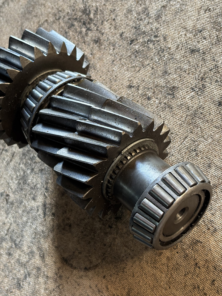 John Deere 6010 6110 6210 Wał Pośredni Koło Zębate Łożysko L114042 L156913 - Transmisión para Maquinaria agrícola: foto 2 John Deere 6010 6110 6210 Wał Pośredni Koło Zębate Łożysko L114042 L156913 - Transmisión para Maquinaria agrícola: foto 2