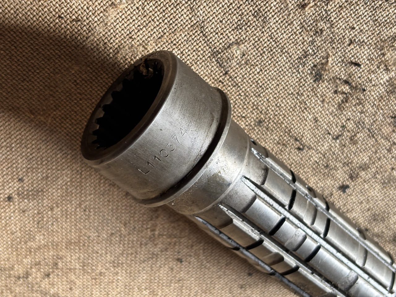 John Deere 6010 6110 6210 Wał Pośredni L110374 - Transmisión para Maquinaria agrícola: foto 3 John Deere 6010 6110 6210 Wał Pośredni L110374 - Transmisión para Maquinaria agrícola: foto 3