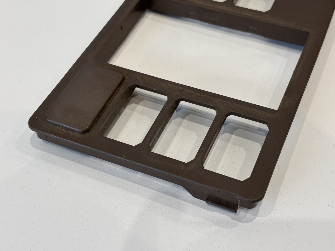 John Deere 6110 6210 Płytka Obudowa Ramka L113568 - Cabina e interior para Maquinaria agrícola: foto 2 John Deere 6110 6210 Płytka Obudowa Ramka L113568 - Cabina e interior para Maquinaria agrícola: foto 2